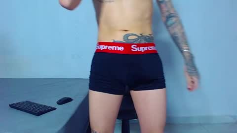 Snapshot of mike777jr chatting on 30, 4, 2026 Mike IMDEPENDIENT MODEL online show from 30, 4, 2026