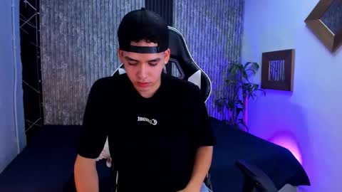 Mike 0233 online show from 18, 9, 2025