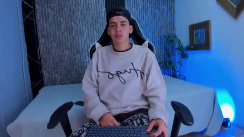 Mike 0233 online show from 8, 10, 2025