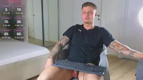 Snapshot of mike___magic chatting on 17, 12, 2025 Mike Magic online show from 17, 12, 2025