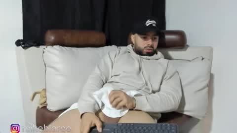 Snapshot of mikeblaree chatting on 5, 11, 2025 mikeblaree online show from 5, 11, 2025