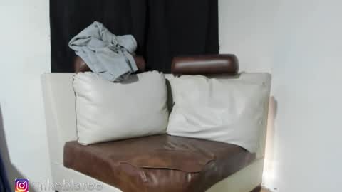 Snapshot of mikeblaree chatting on 8, 11, 2025 mikeblaree online show from 8, 11, 2025