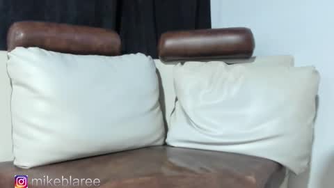 Snapshot of mikeblaree chatting on 11, 11, 2025 mikeblaree online show from 11, 11, 2025