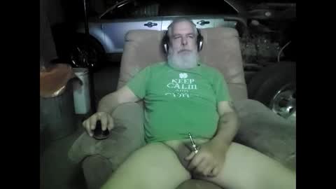 Snapshot of mikevm420 chatting on 17, 4, 2026 mike online show from 17, 4, 2026