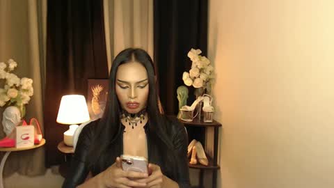 Snapshot of mikeyalawi03 chatting on 14, 1, 2025 Mistress MikeyAlawi online show from 14, 1, 2025