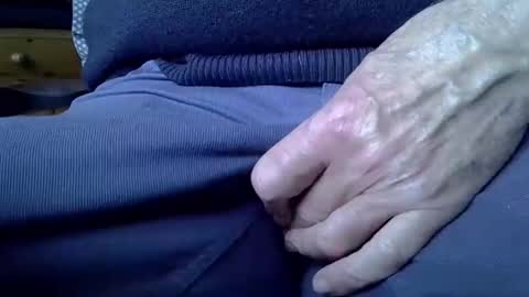 Snapshot of mikeybed chatting on 4, 12, 2024 mikeybed online show from 4, 12, 2024