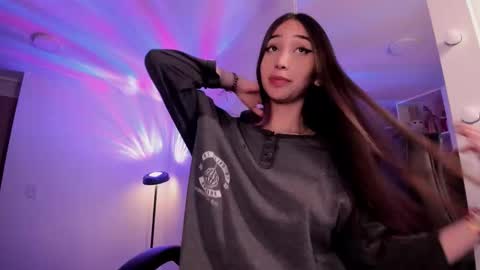 Snapshot of mikeyvioleta chatting on 21, 12, 2025 VIOLETAMIKE online show from 21, 12, 2025