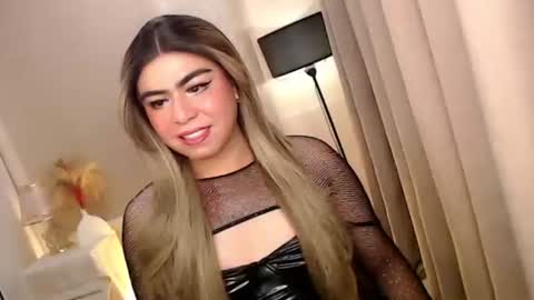 Snapshot of mikha_sensual chatting on 25, 10, 2025 Theresa Luna online show from 25, 10, 2025