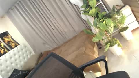 Snapshot of mikha_sensual chatting on 11, 4, 2026 Theresa Luna online show from 11, 4, 2026