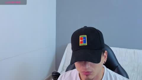 Snapshot of mikke_love chatting on 1, 2, 2026 MIKKE online show from 1, 2, 2026