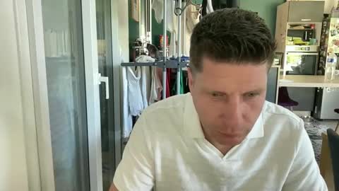 Snapshot of miklp8463 chatting on 21, 4, 2026 miklp8463 online show from 21, 4, 2026