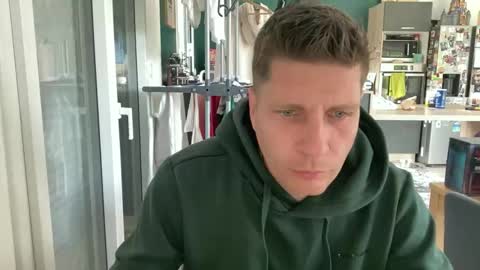 Snapshot of miklp8463 chatting on 22, 4, 2026 miklp8463 online show from 22, 4, 2026