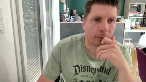 Snapshot of miklp8463 chatting on 9, 6, 2026 miklp8463 online show from 9, 6, 2026