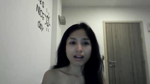 Snapshot of mikonee4u chatting on 5, 11, 2025 MikoNee4u online show from 5, 11, 2025