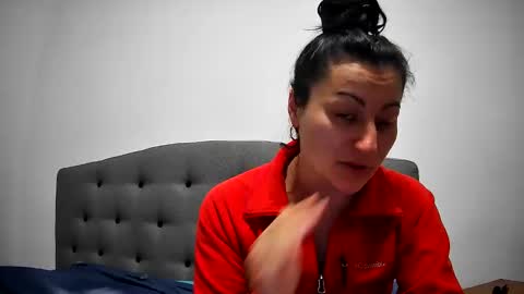 Mikyloveu online show from 31, 1, 2025