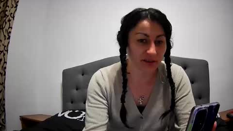 Mikyloveu online show from 7, 3, 2025