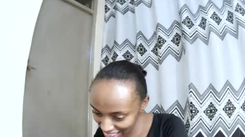 Snapshot of mil_milon chatting on 23, 6, 2026 Milo online show from 23, 6, 2026