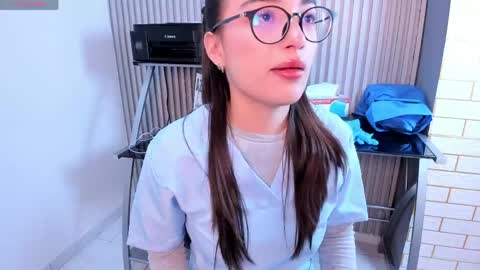 Snapshot of mila_cute2_ chatting on 6, 5, 2026 mila_cute2_ online show from 6, 5, 2026