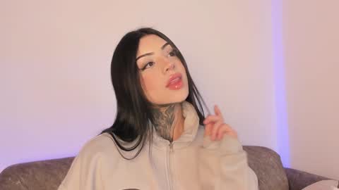 Snapshot of mila_monty__ chatting on 13, 12, 2024 online show from 13, 12, 2024