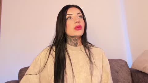 Snapshot of mila_monty__ chatting on 15, 12, 2024 online show from 15, 12, 2024