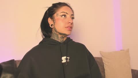 Snapshot of mila_monty__ chatting on 17, 1, 2025 online show from 17, 1, 2025