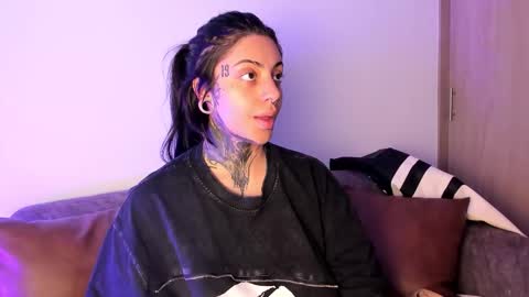 Snapshot of mila_monty__ chatting on 26, 10, 2025 online show from 26, 10, 2025