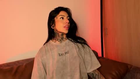 Snapshot of mila_monty__ chatting on 5, 11, 2025 online show from 5, 11, 2025