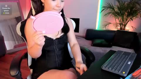 Mila online show from 11, 11, 2025