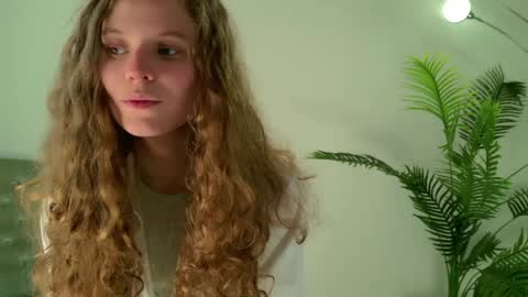 Snapshot of mila_stain chatting on 3, 5, 2026 Mila online show from 3, 5, 2026