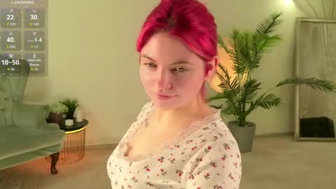 Snapshot of mila_taylorrr chatting on 7, 5, 2026 Lisa online show from 7, 5, 2026