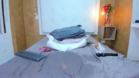 Snapshot of milaa_petite chatting on 8, 3, 2026 online show from 8, 3, 2026