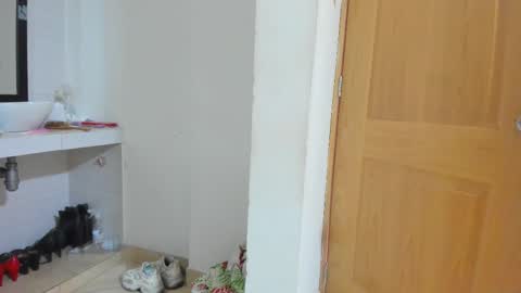 Snapshot of milaa_petite chatting on 23, 3, 2026 online show from 23, 3, 2026