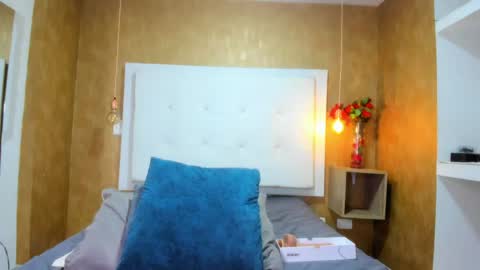 Snapshot of milaa_petite chatting on 11, 4, 2026 online show from 11, 4, 2026