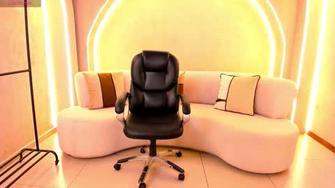 Mila online show from 14, 10, 2025