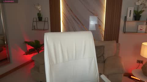 milacrave online show from 19, 12, 2025