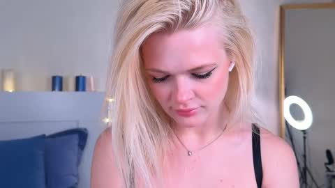 Snapshot of milademies chatting on 6, 3, 2026 Miss Cutie online show from 6, 3, 2026