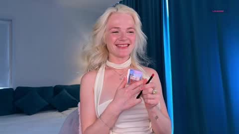 Snapshot of milademies chatting on 1, 5, 2026 Miss Cutie online show from 1, 5, 2026
