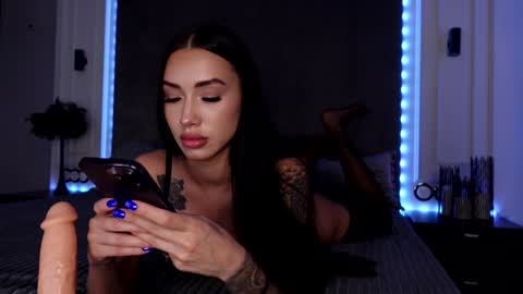 Mila       online show from 10, 9, 2025