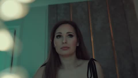        online show from 25, 11, 2025