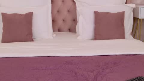 milaleoneli online show from 5, 11, 2025