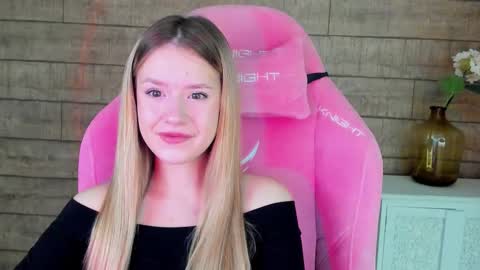 Snapshot of milanabalmain chatting on 18, 10, 2025 MilanaBalmain online show from 18, 10, 2025