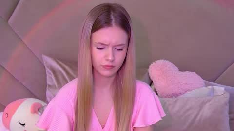 Snapshot of milanabalmain chatting on 21, 10, 2025 MilanaBalmain online show from 21, 10, 2025