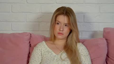 MilanaBalmain online show from 15, 4, 2026