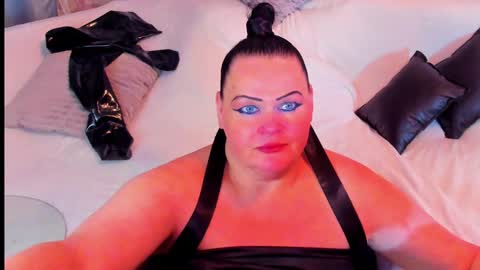 Snapshot of milanabiegert chatting on 20, 12, 2024 Lana online show from 20, 12, 2024