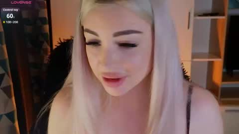 Snapshot of milanafox_ chatting on 8, 4, 2026 Lana online show from 8, 4, 2026