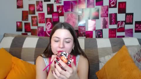 Snapshot of milanaroz chatting on 7, 2, 2025 milanaroz online show from 7, 2, 2025