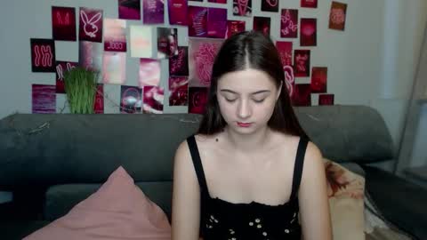 Snapshot of milanaroz chatting on 25, 9, 2025 milanaroz online show from 25, 9, 2025