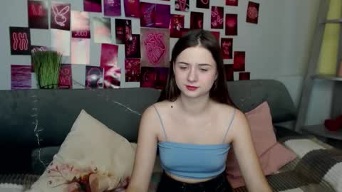 Snapshot of milanaroz chatting on 3, 10, 2025 milanaroz online show from 3, 10, 2025