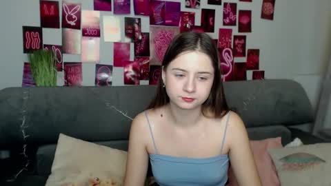 Snapshot of milanaroz chatting on 12, 10, 2025 milanaroz online show from 12, 10, 2025