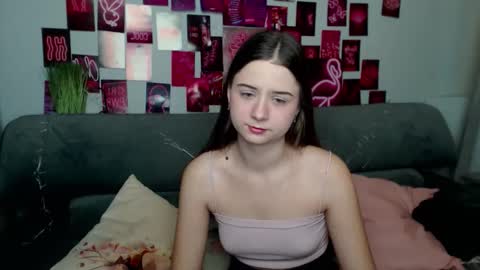 Snapshot of milanaroz chatting on 16, 10, 2025 milanaroz online show from 16, 10, 2025